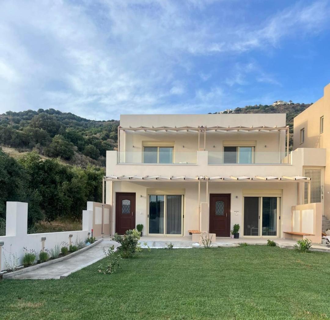 Vegera Holiday Homes 플라키아스 외부 사진